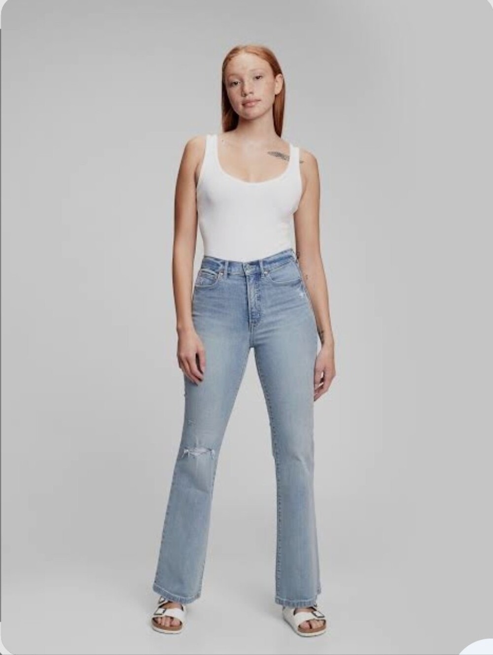 Gap High Rise '70s Flare Jeans in a light wash distressed knee 27/4R - Picture 1 of 7